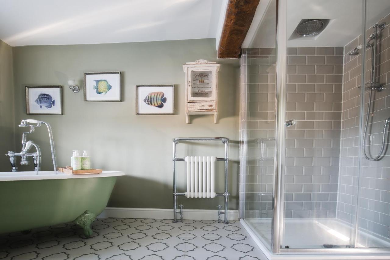 The George Inn Barford St Michael Luaran gambar A shower enclosure
